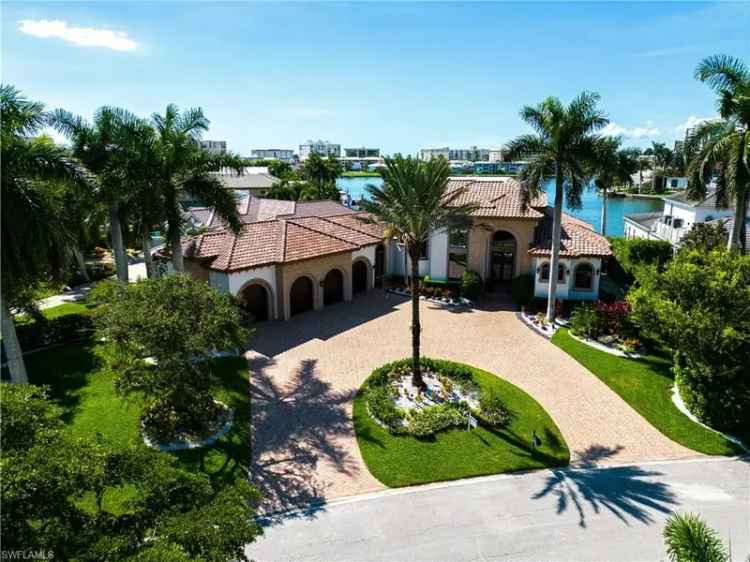 Single-family house For Sale in Naples, Florida