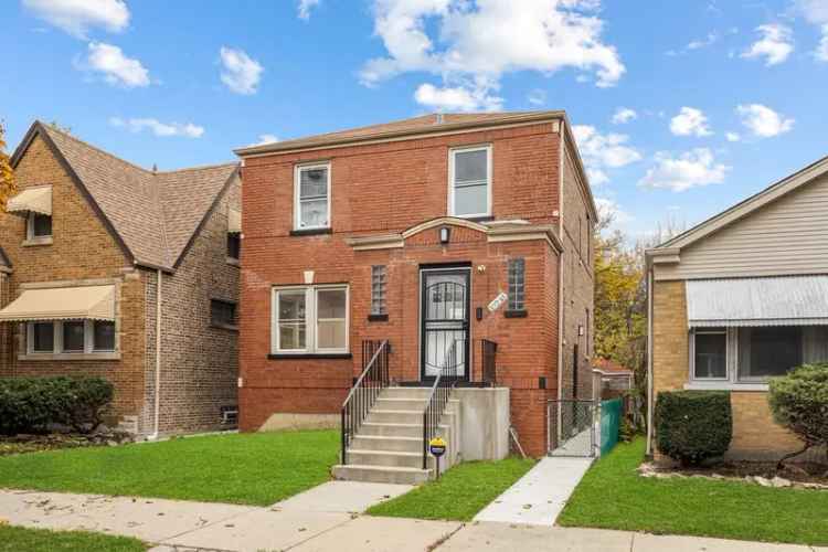 Single-family house For Sale in 10235, South Eberhart Avenue, Chicago, Illinois