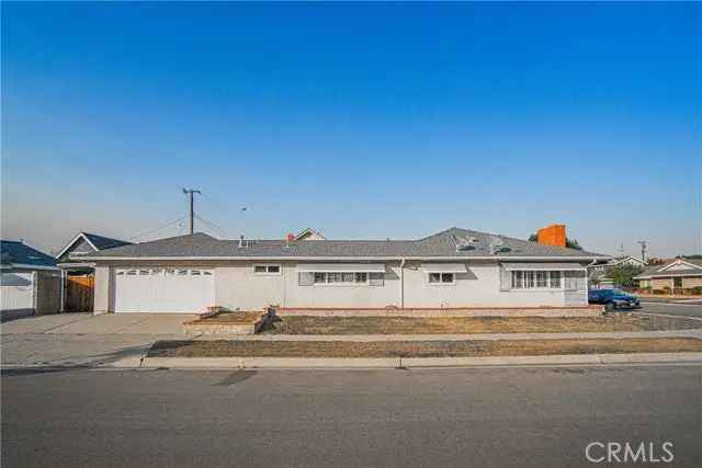 Single-family house For Sale in 9397, Christopher Street, Cypress, California