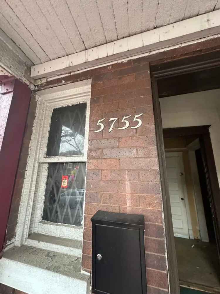 Multi-family house For Sale in 5755, South Elizabeth Street, Chicago, Illinois