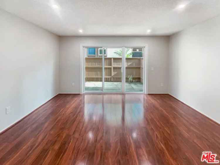 Condo For Sale in 1076, Cabrillo Park Drive, Santa Ana, California