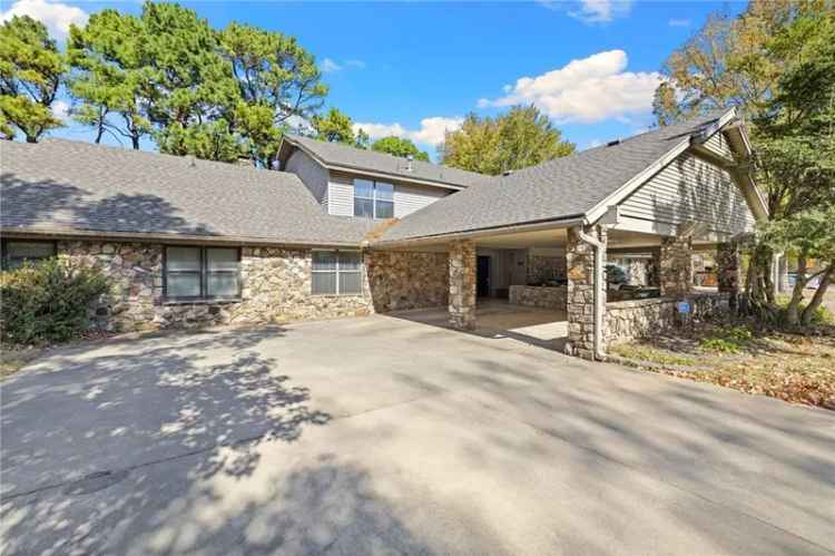 Condo For Sale in 2502, East Sweetbriar Drive, Fayetteville, Arkansas