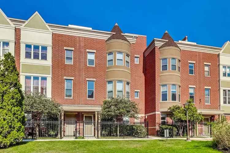 Condo For Sale in 715, West Blackhawk Street, Chicago, Illinois