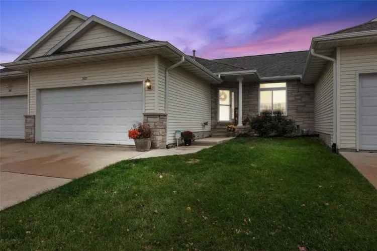 Condo For Sale in 3405, Stoneview Circle Southwest, Cedar Rapids, Iowa