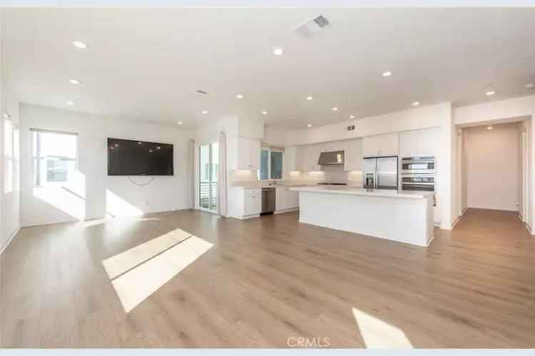 Condo For Sale in Irvine, California