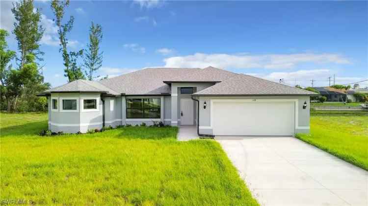 Single-family house For Sale in 129, Southwest 28th Terrace, Cape Coral, Florida