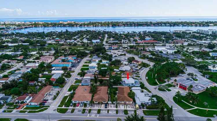 Multi-family house For Sale in Lantana, Florida