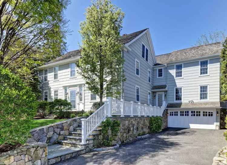 Single-family house For Sale in 216, Hillspoint Road, Westport, Connecticut