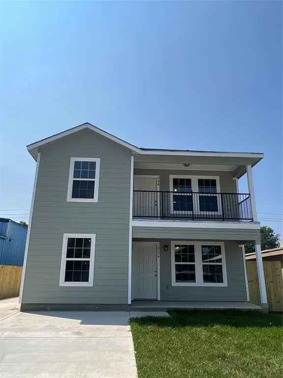 Multi-family house For Rent in 417, West Main Street, Waxahachie, Texas