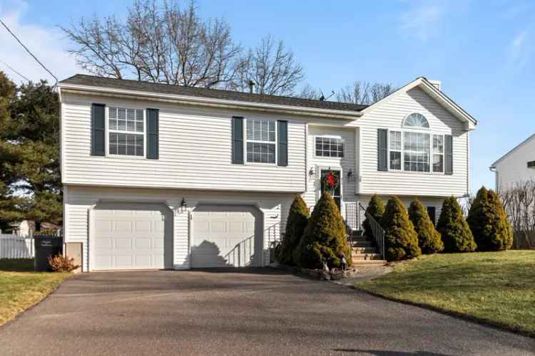 Single-family house For Sale in 38, Marsh Hill Road, Naugatuck, Connecticut