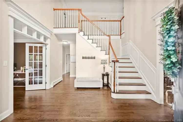 Single-family house For Sale in 36, Marlin Road, Newtown, Connecticut