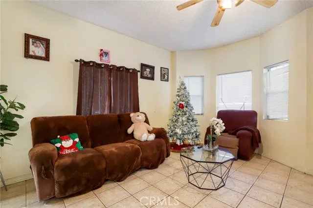 Single-family house For Sale in 240, East 56th Street, Los Angeles, California