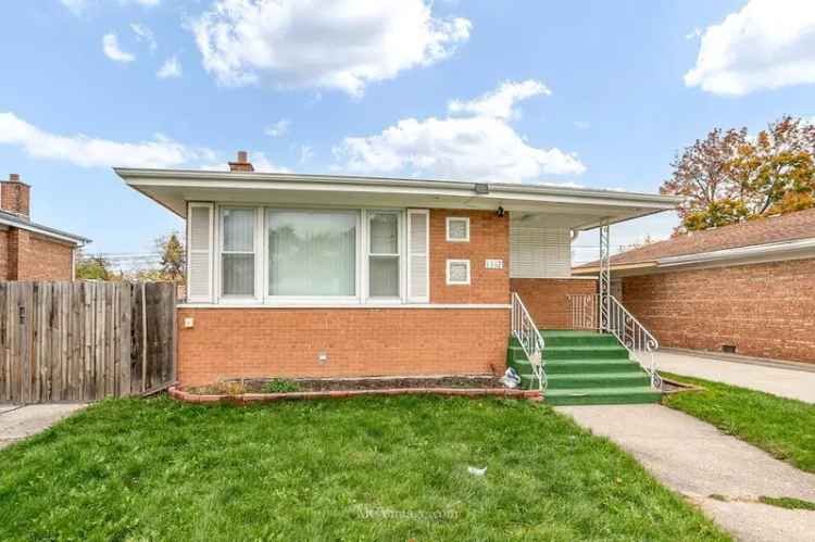 Single-family house For Sale in 1332, Mackinaw Avenue, Calumet City, Illinois