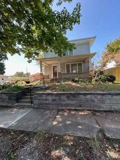 Single-family house For Sale in 723, Oak Street, Connersville, Indiana