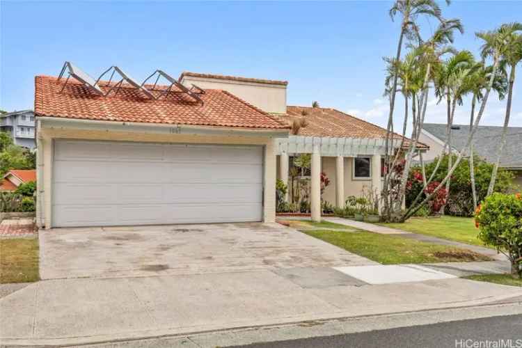 Single-family house For Sale in 1063, Kamookoa Place, Honolulu, Hawaii