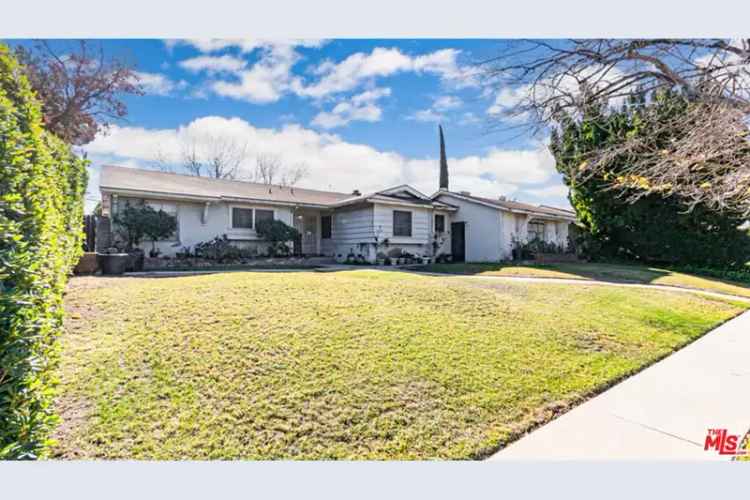 Single-family house For Sale in 17168, Septo Street, Los Angeles, California