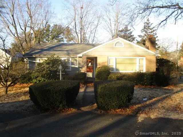 Single-family house For Sale in 281, Spring Road, North Haven, Connecticut