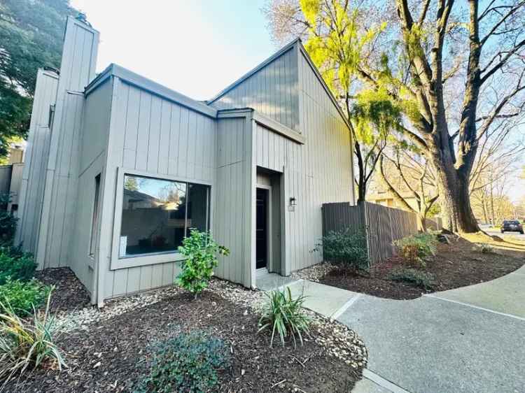 Condo For Sale in 30, Adelphi Court, Sacramento, California