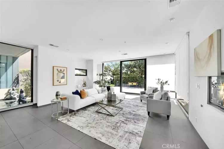 Condo For Sale in Long Beach, California