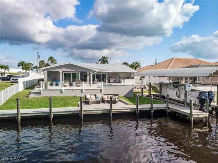 Single-family house For Sale in Fort Myers Shores, Florida