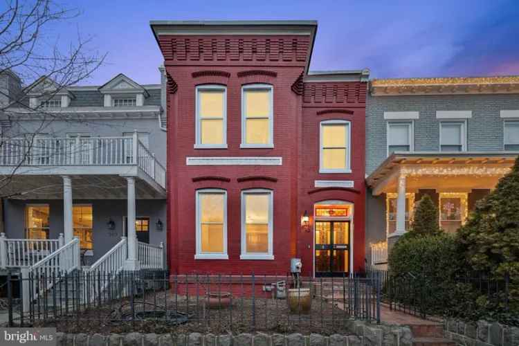 House For Sale in 912, 7th Street Northeast, Washington, District of Columbia