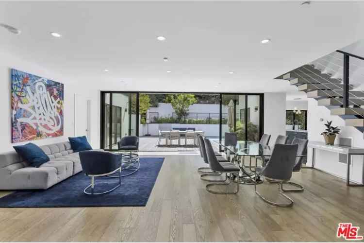 Single-family house For Sale in 2044, Benedict Canyon Drive, Beverly Hills, California