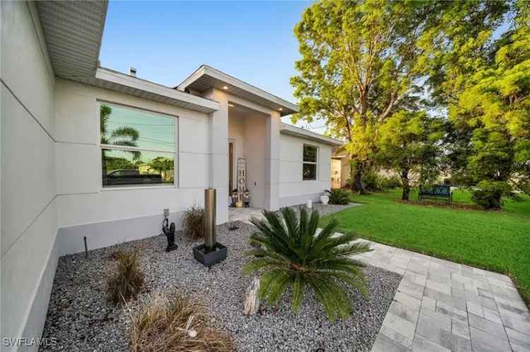 Single-family house For Sale in Cape Coral, Florida