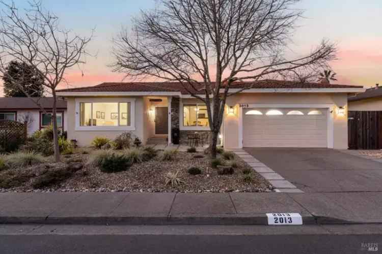 Single-family house For Sale in 2013, Vista Lane, Petaluma, California