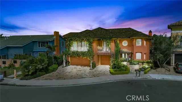 Single-family house For Sale in 3781, Ragtime Circle, Huntington Beach, California