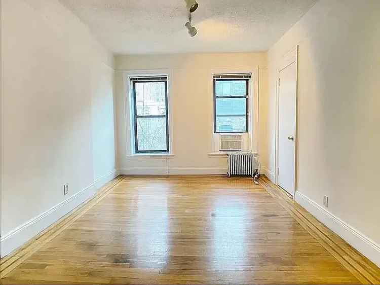 Spacious 1-Bedroom Upper East Side Apartment with Sunlit Views