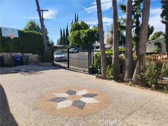 Single-family house For Sale in 5732, Wallis Lane, Los Angeles, California