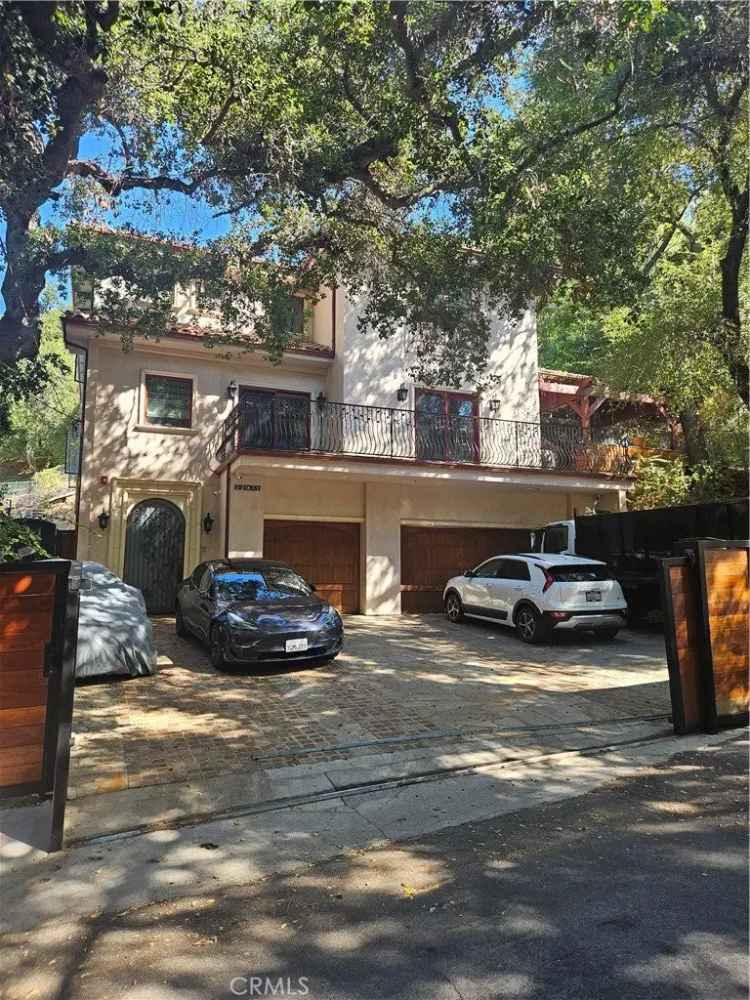 Single-family house For Sale in Calabasas, California