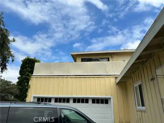 Single-family house For Sale in Long Beach, California