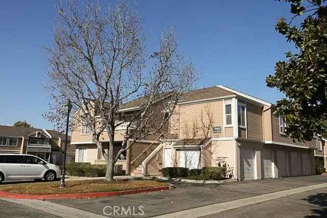 Single-family house For Sale in 10452, West Briar Oaks Drive, Stanton, California