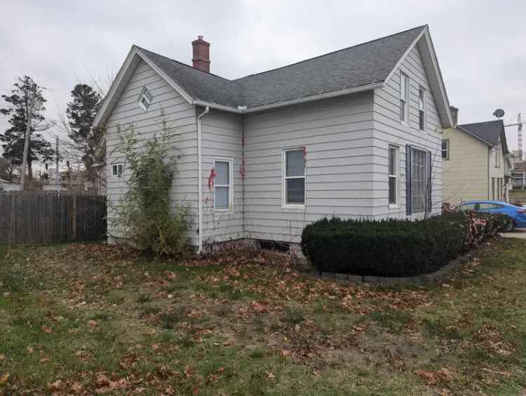 Single-family house For Sale in 407, East 10th Street, Michigan City, Indiana