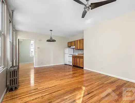 One Bedroom Brownstone Apartment Near R M E Trains