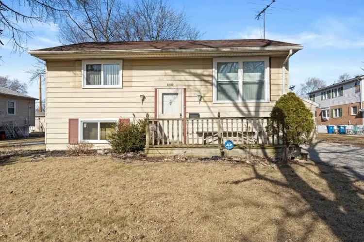 Single-family house For Sale in 2525, 223rd Street, Sauk Village, Illinois