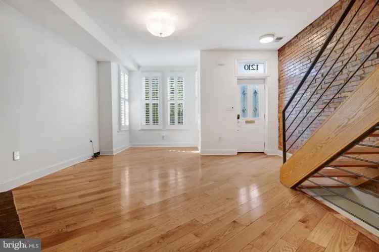 Single-family house For Sale in 1210, F Street Northeast, Washington, District of Columbia