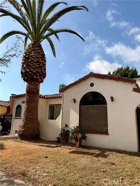 Single-family house For Sale in Long Beach, California