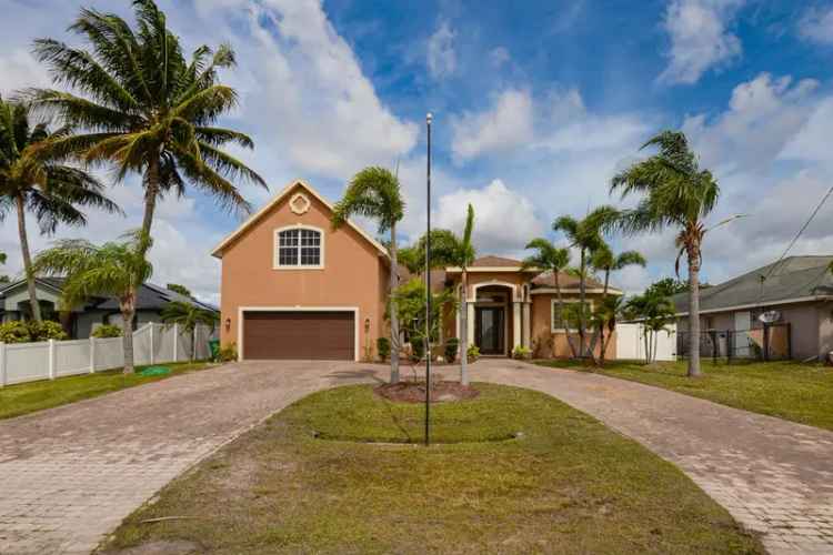 Single-family house For Sale in 376, Southwest Kestor Drive, Port Saint Lucie, Florida