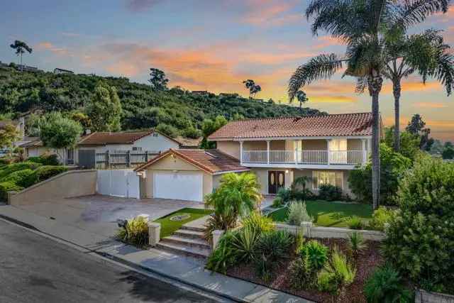 Single-family house For Sale in 308, Maverick Place, Bonita, California