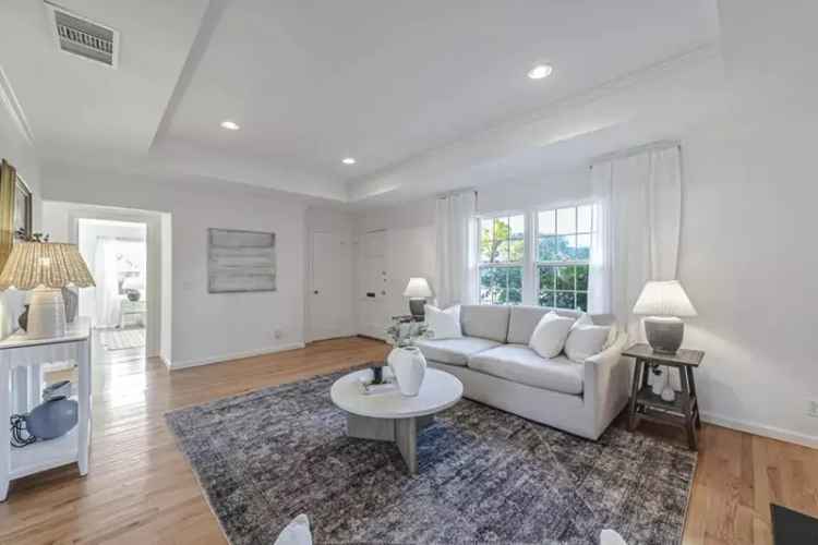 Single-family house For Sale in 16516, Camellia Terrace, Los Gatos, California