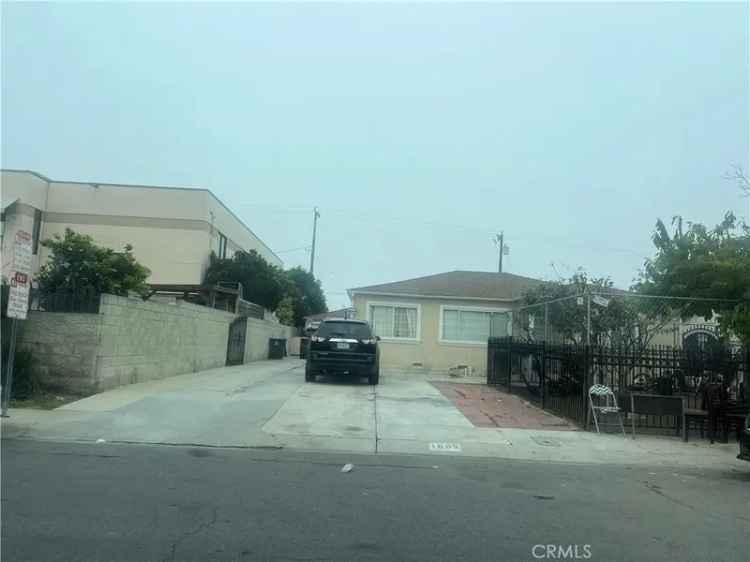 Single-family house For Sale in 1609, North Parsons Place, Santa Ana, California