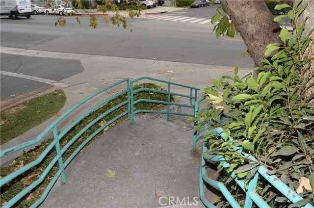 Multi-family house For Sale in 13718, Moorpark Street, Los Angeles, California