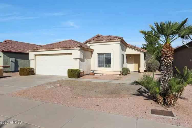 Single-family house For Sale in 2042, East Aire Libre Avenue, Phoenix, Arizona