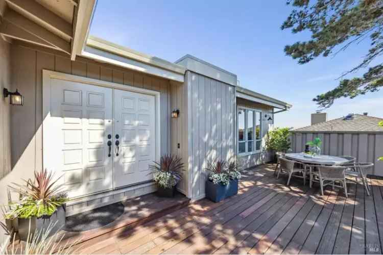 Single-family house For Sale in 40, Aquinas Drive, San Rafael, California