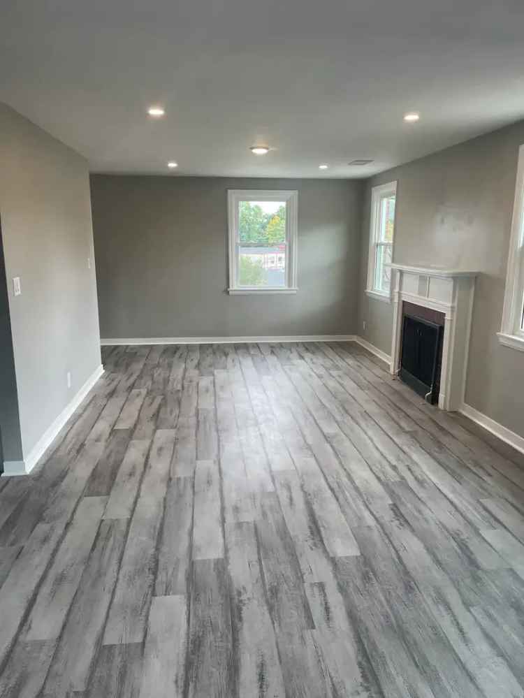 Renovated Apartment Near I-71 - Modern City Living