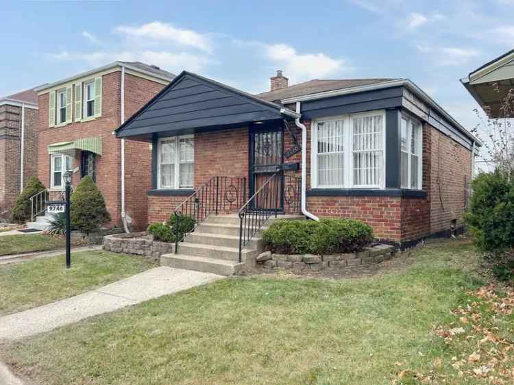 Single-family house For Sale in 9746, South Dobson Avenue, Chicago, Illinois