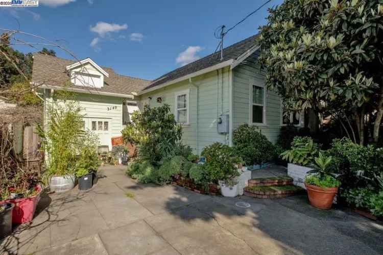 Single-family house For Sale in Oakland, California