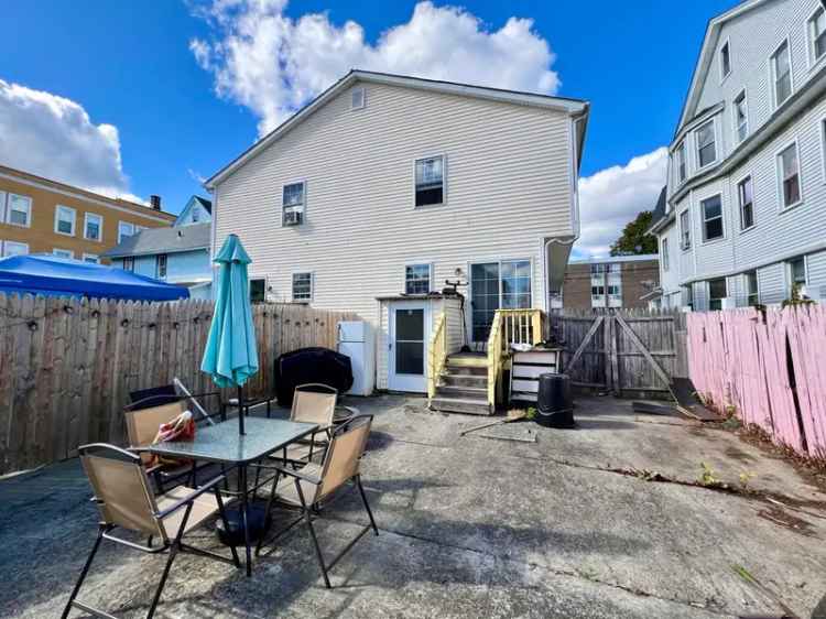 Multi-family house For Sale in 324, Benham Avenue, Bridgeport, Connecticut